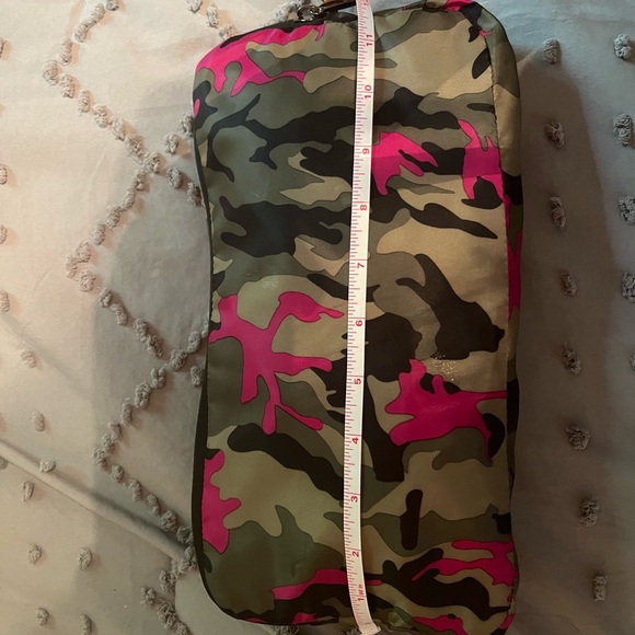 LUG hot pink/camo Packable puddle jumper- LIKE NEW - Picture 7 of 7